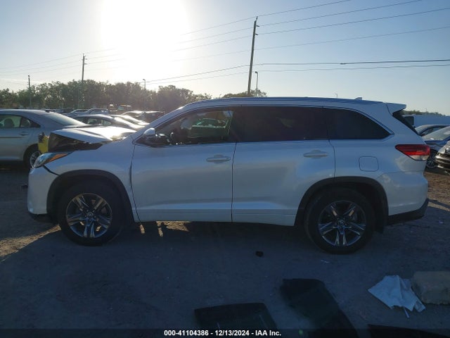 Toyota Highlander Limited Platinum 2017 5TDDZRFH7HS379242 Image 14