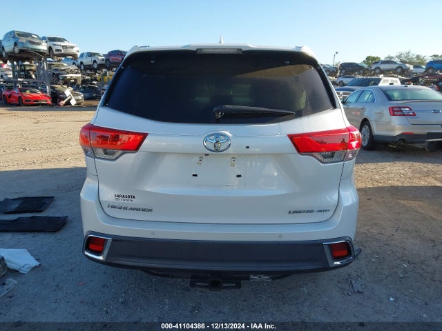 Toyota Highlander Limited Platinum 2017 5TDDZRFH7HS379242 Image 16
