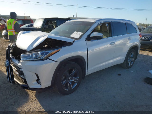 Toyota Highlander Limited Platinum 2017 5TDDZRFH7HS379242 Image 2