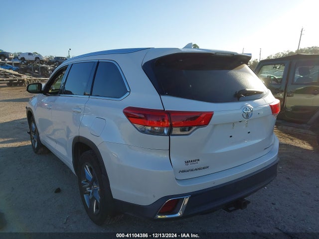 Toyota Highlander Limited Platinum 2017 5TDDZRFH7HS379242 Image 3