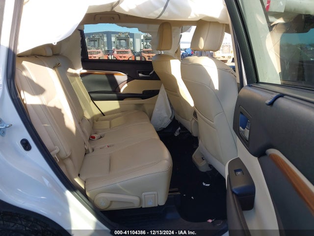 Toyota Highlander Limited Platinum 2017 5TDDZRFH7HS379242 Image 8