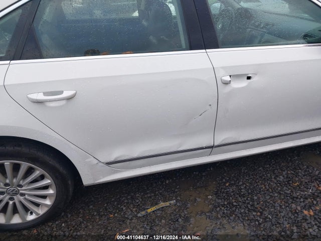 1VWBT7A35HC025257 Volkswagen Passat 1.8t Se