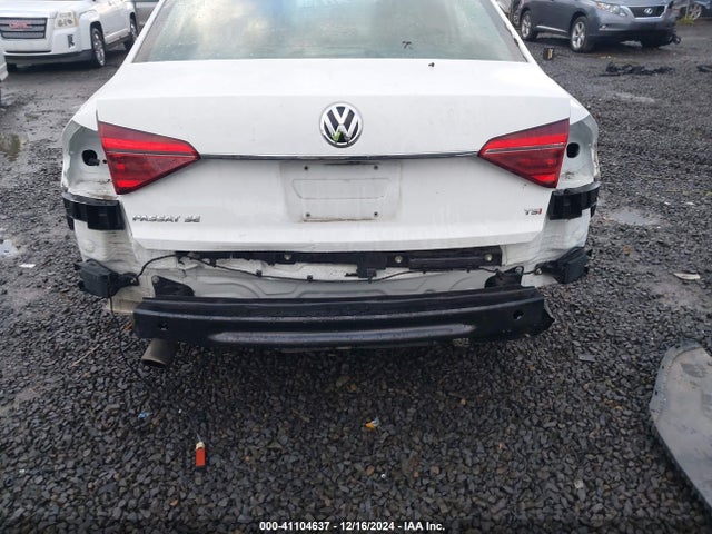 1VWBT7A35HC025257 Volkswagen Passat 1.8t Se