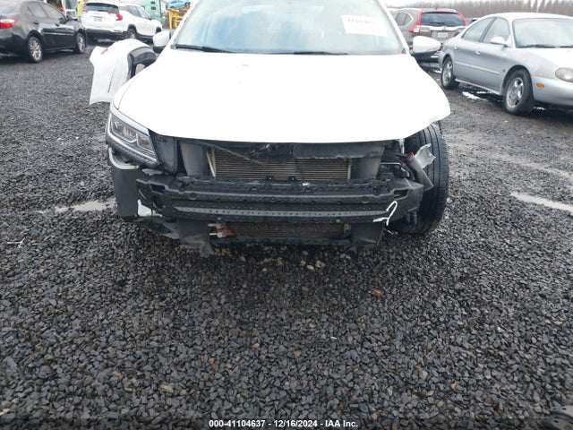1VWBT7A35HC025257 Volkswagen Passat 1.8t Se