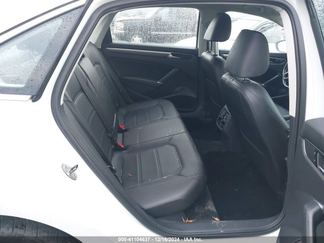 1VWBT7A35HC025257 Volkswagen Passat 1.8t Se