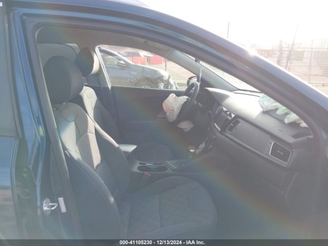 KNDCB3LC9H5064096 KIA NIRO LX
