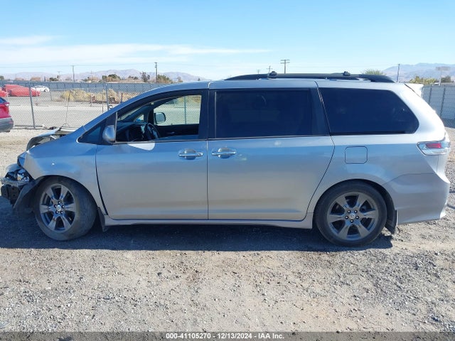 Toyota SIENNA SE 2017 5TDXZ3DC9HS766473 Image 14