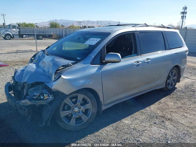 5TDXZ3DC9HS766473 Toyota SIENNA SE