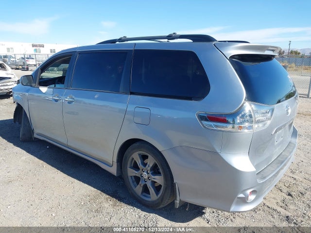 5TDXZ3DC9HS766473 Toyota SIENNA SE