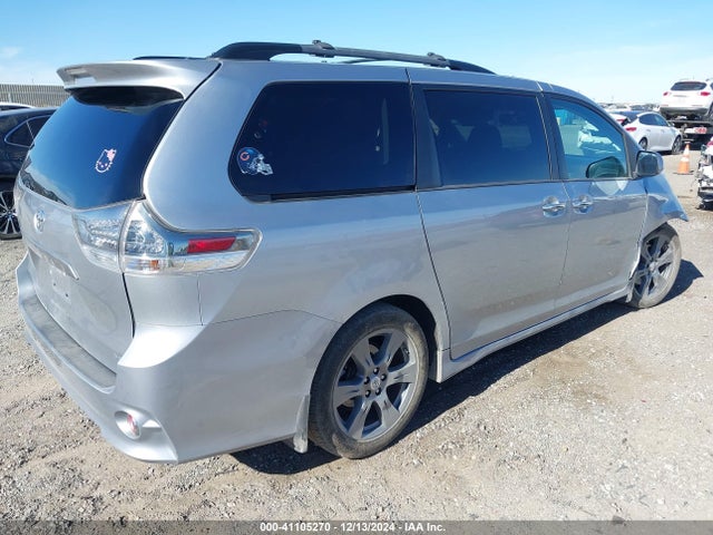 5TDXZ3DC9HS766473 Toyota SIENNA SE