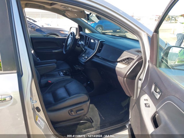 5TDXZ3DC9HS766473 Toyota SIENNA SE