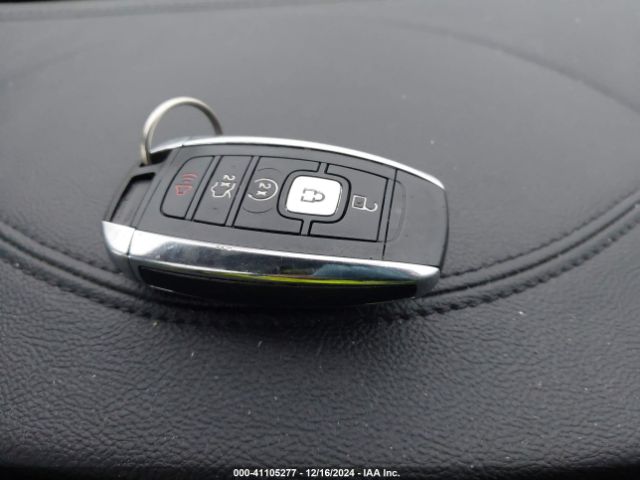 5LMCJ1D90JUL15182 Lincoln Mkc Premiere
