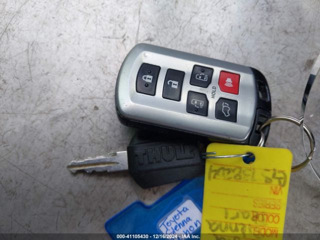 5TDYK3DC8GS738204 Toyota Sienna Xle Premium 8 Passenger