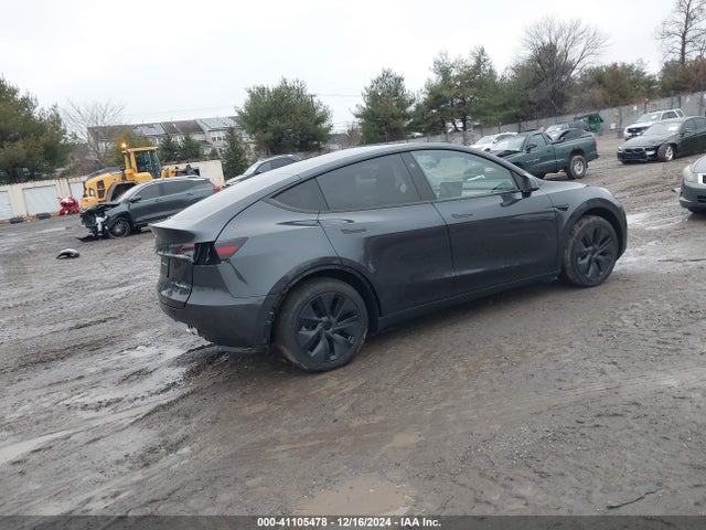 2024 TESLA MODEL Y 7SAYGDEE6RA329410 Photo 3