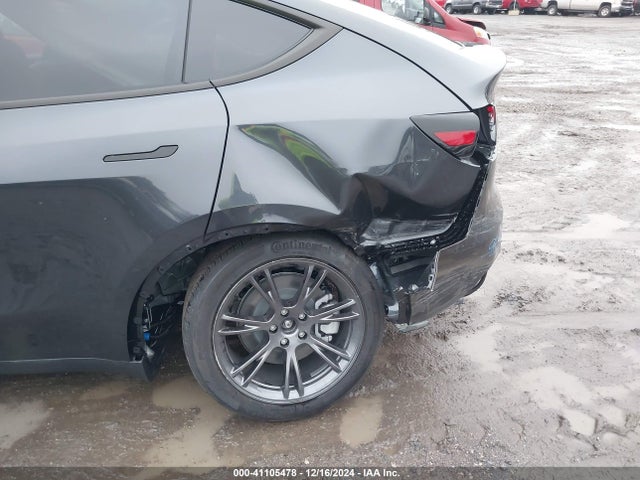 2024 TESLA MODEL Y 7SAYGDEE6RA329410 Photo 5