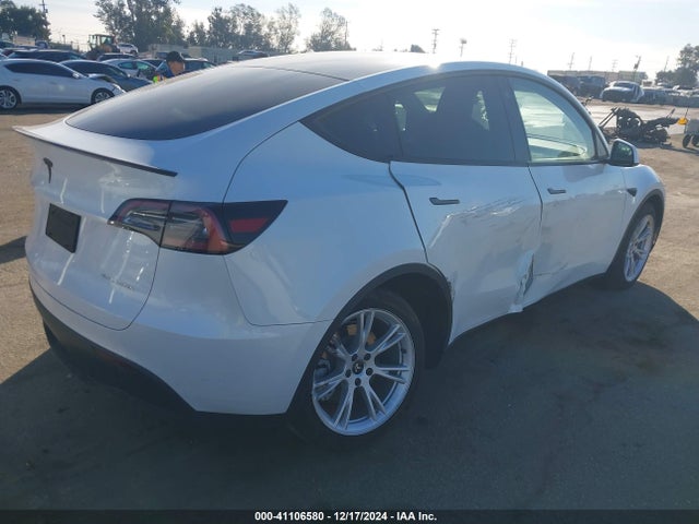 2023 TESLA MODEL Y 7SAYGDEE8PA074272 Photo 3