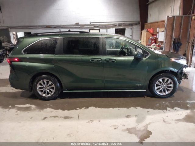 5TDKRKEC1MS071059 Toyota SIENNA LE