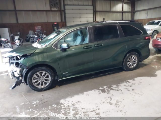 5TDKRKEC1MS071059 Toyota SIENNA LE