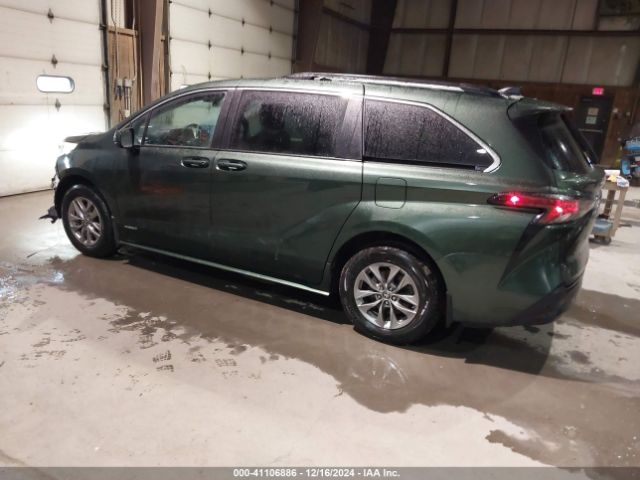 5TDKRKEC1MS071059 Toyota SIENNA LE