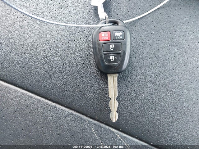 41106908 :رقم المزاد ، 4T1BF1FK6DU265036 vin ، 2013 Toyota Camry Se مزاد بيع
