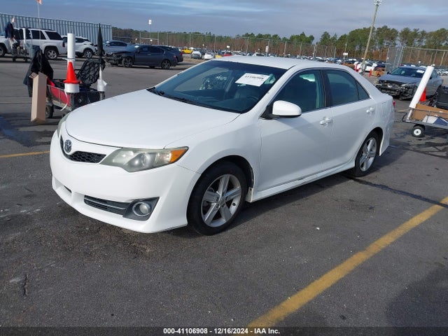41106908 :رقم المزاد ، 4T1BF1FK6DU265036 vin ، 2013 Toyota Camry Se مزاد بيع