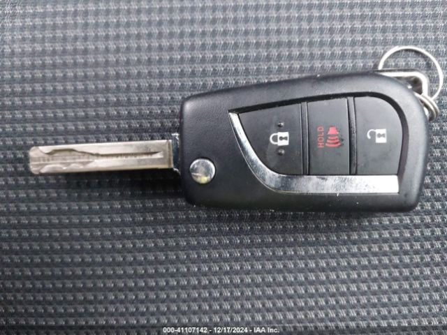 2T3F1RFV8KW081780 Toyota RAV4 LE