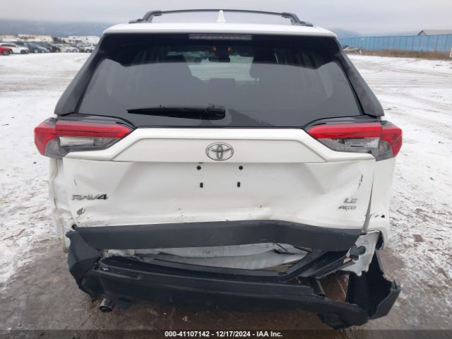 2T3F1RFV8KW081780 Toyota RAV4 LE
