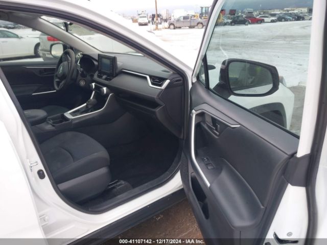 2T3F1RFV8KW081780 Toyota RAV4 LE