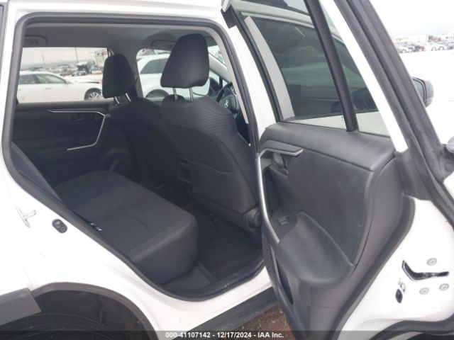 2T3F1RFV8KW081780 Toyota RAV4 LE