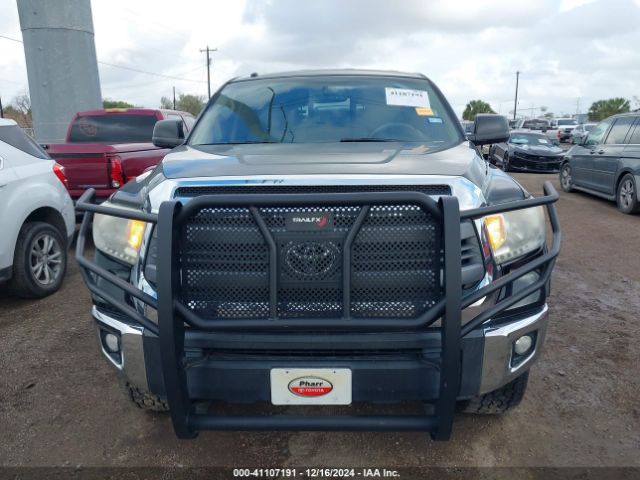 5TFRY5F17EX153082 Toyota Tundra Sr5 5.7l V8