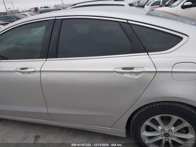 3FA6P0RUXHR382325 Ford Fusion Hybrid Titanium