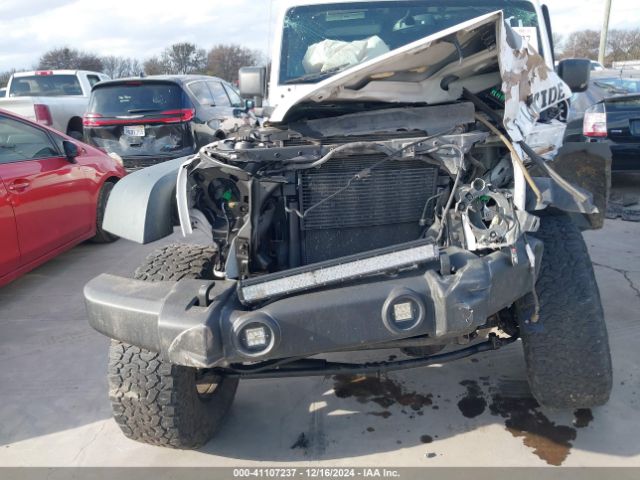 1C4BJWDG6EL130452 Jeep Wrangler Unlimited Sport