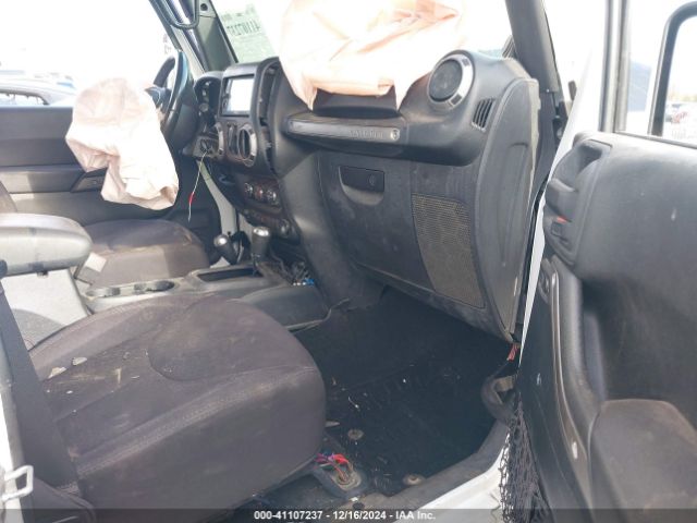 1C4BJWDG6EL130452 Jeep Wrangler Unlimited Sport