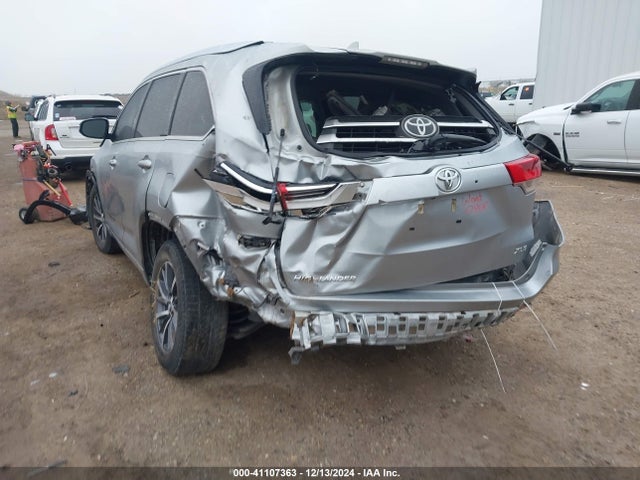 Toyota Highlander Xle 2017 5TDKZRFH9HS526510 Image 3