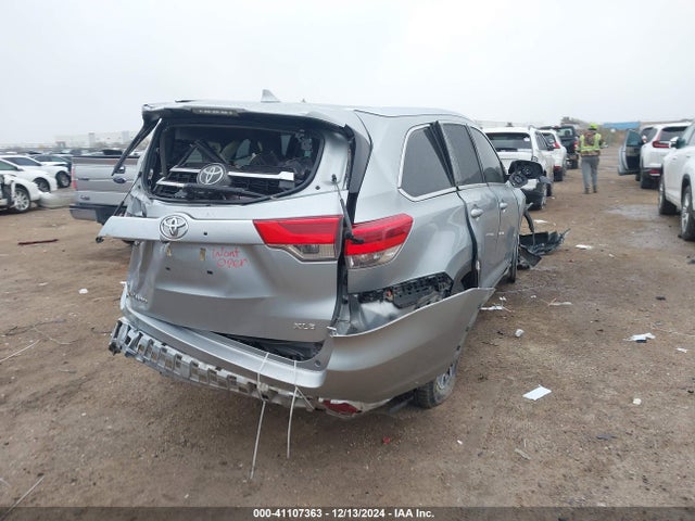 Toyota Highlander Xle 2017 5TDKZRFH9HS526510 Image 4