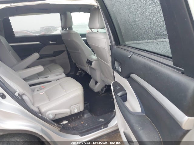 Toyota Highlander Xle 2017 5TDKZRFH9HS526510 Image 8