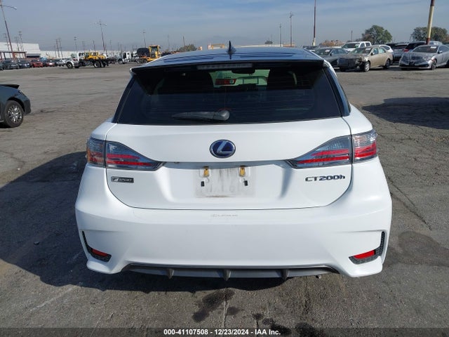 JTHKD5BH4F2228947 Lexus CT 200H