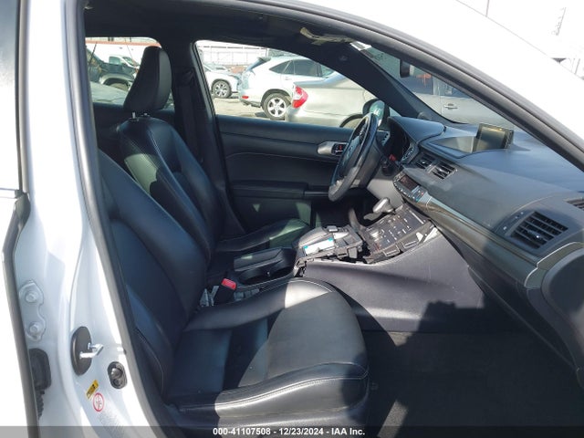 JTHKD5BH4F2228947 Lexus CT 200H