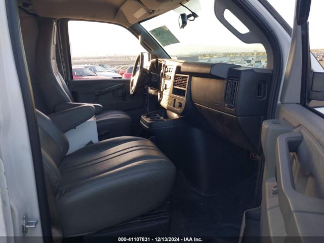 1GCWGAFP6J1299747 Chevrolet Express 2500 Work Van