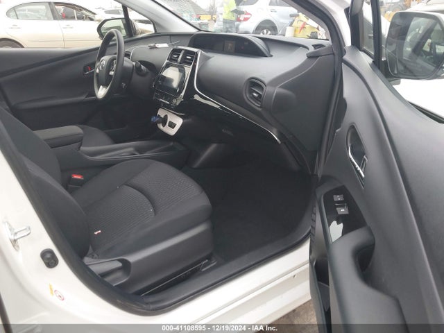 JTDKBRFU6J3065985 Toyota Prius Two