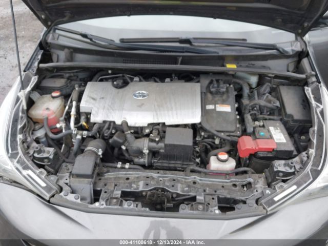 JTDKARFUXG3517982 Toyota Prius Three Touring