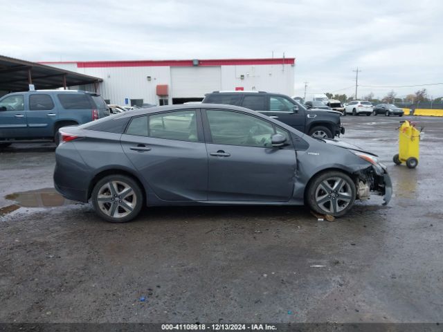JTDKARFUXG3517982 Toyota Prius Three Touring