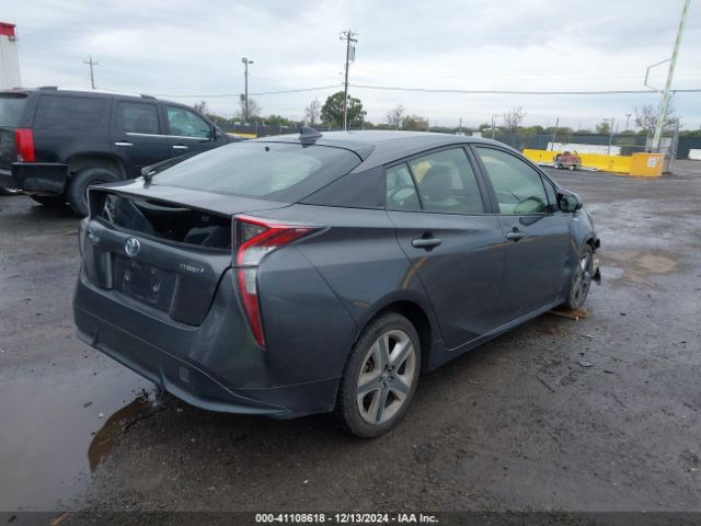 JTDKARFUXG3517982 Toyota Prius Three Touring