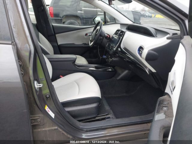 JTDKARFUXG3517982 Toyota Prius Three Touring