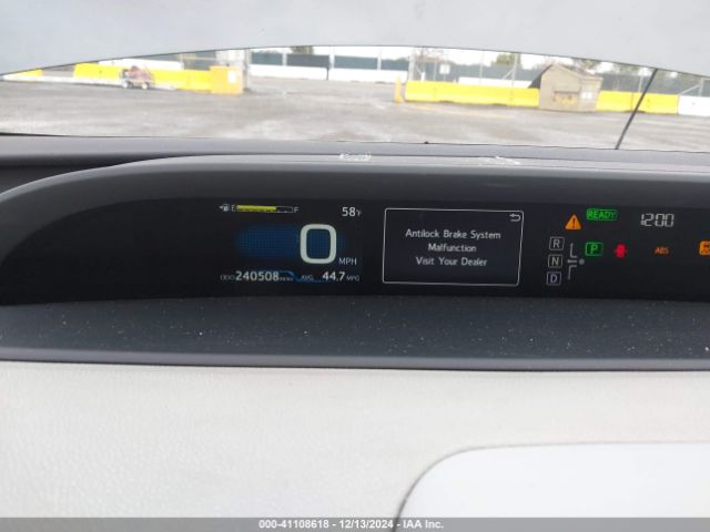 JTDKARFUXG3517982 Toyota Prius Three Touring