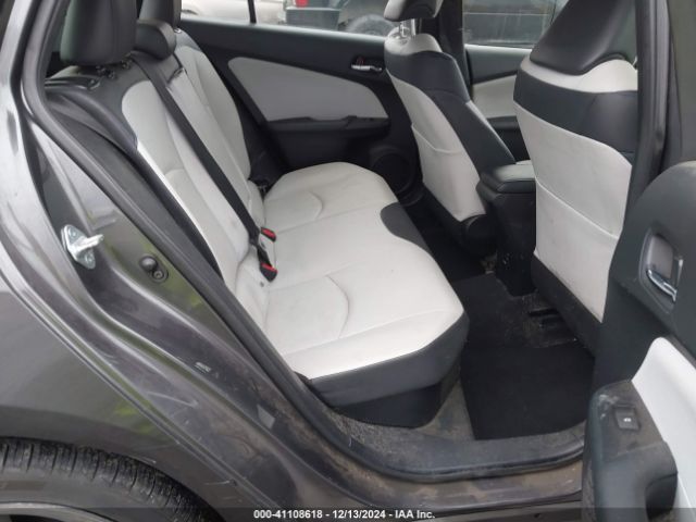 JTDKARFUXG3517982 Toyota Prius Three Touring