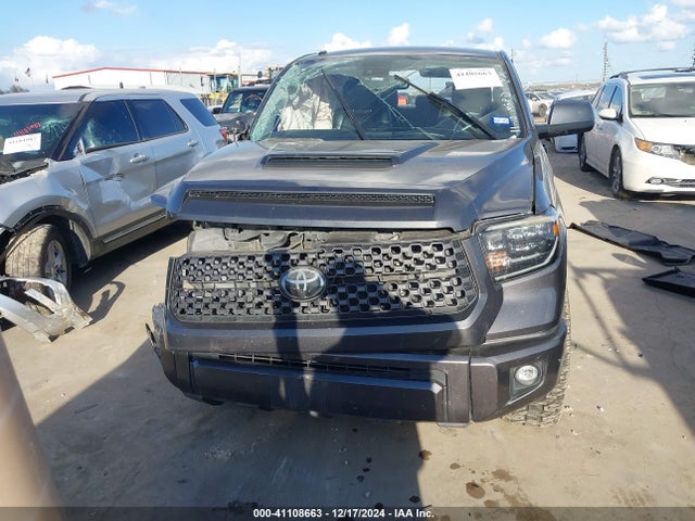 5TFDW5F1XKX824143 Toyota Tundra Sr5 5.7l V8
