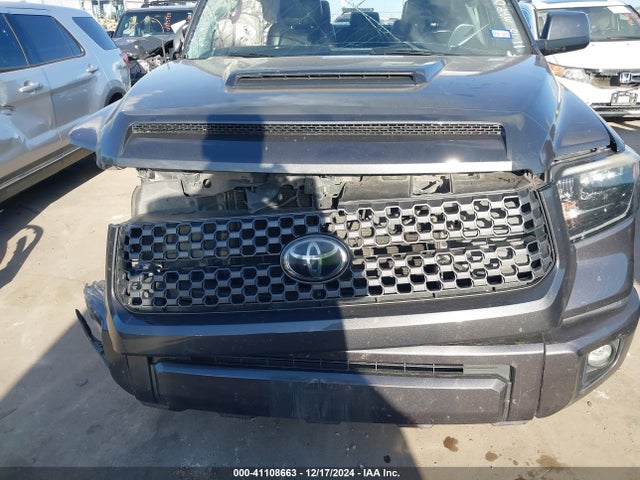 5TFDW5F1XKX824143 Toyota Tundra Sr5 5.7l V8