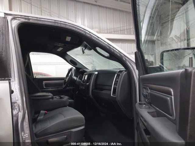 1C6RR7LG7RS149111 RAM 1500 Classic Warlock  4x4 5'7 Box