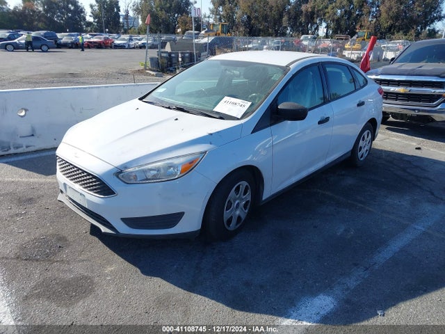 Ford FOCUS S 2018 1FADP3E28JL260595 Image 2